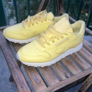 Pastel yellow Reeboks